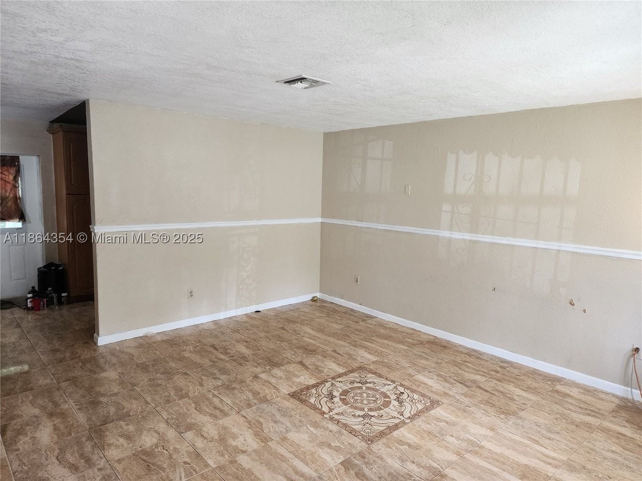 17200 Nw 11th Ave - Photo 7 of 8