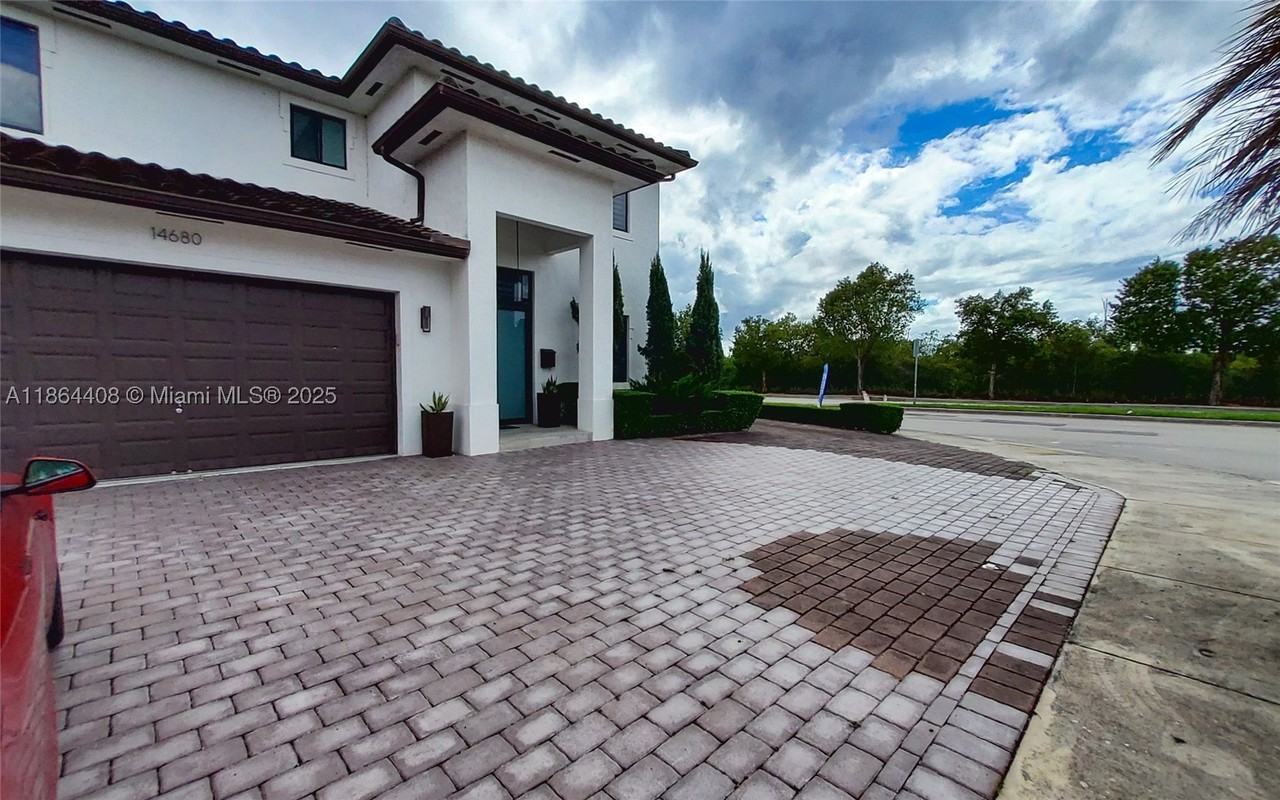 14680 Sw 17th St - Photo 4 of 50