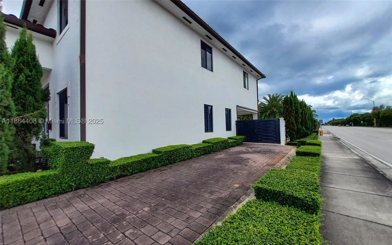 14680 Sw 17th St - Photo 5 of 50