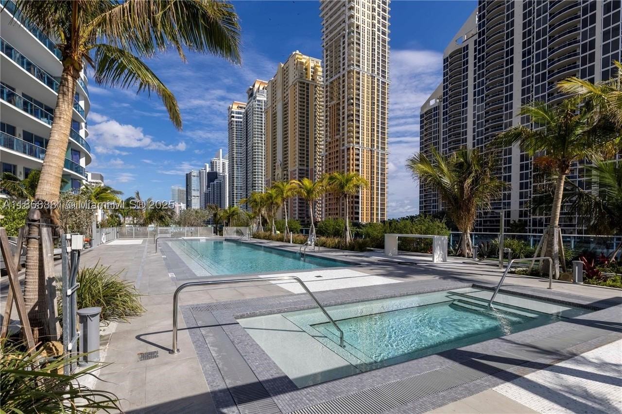 17550 Collins Ave #804
