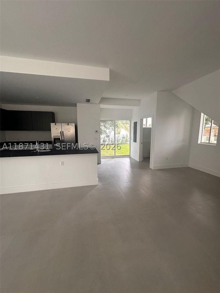 532 Nw 17th Ave #0 - Photo 5 of 18