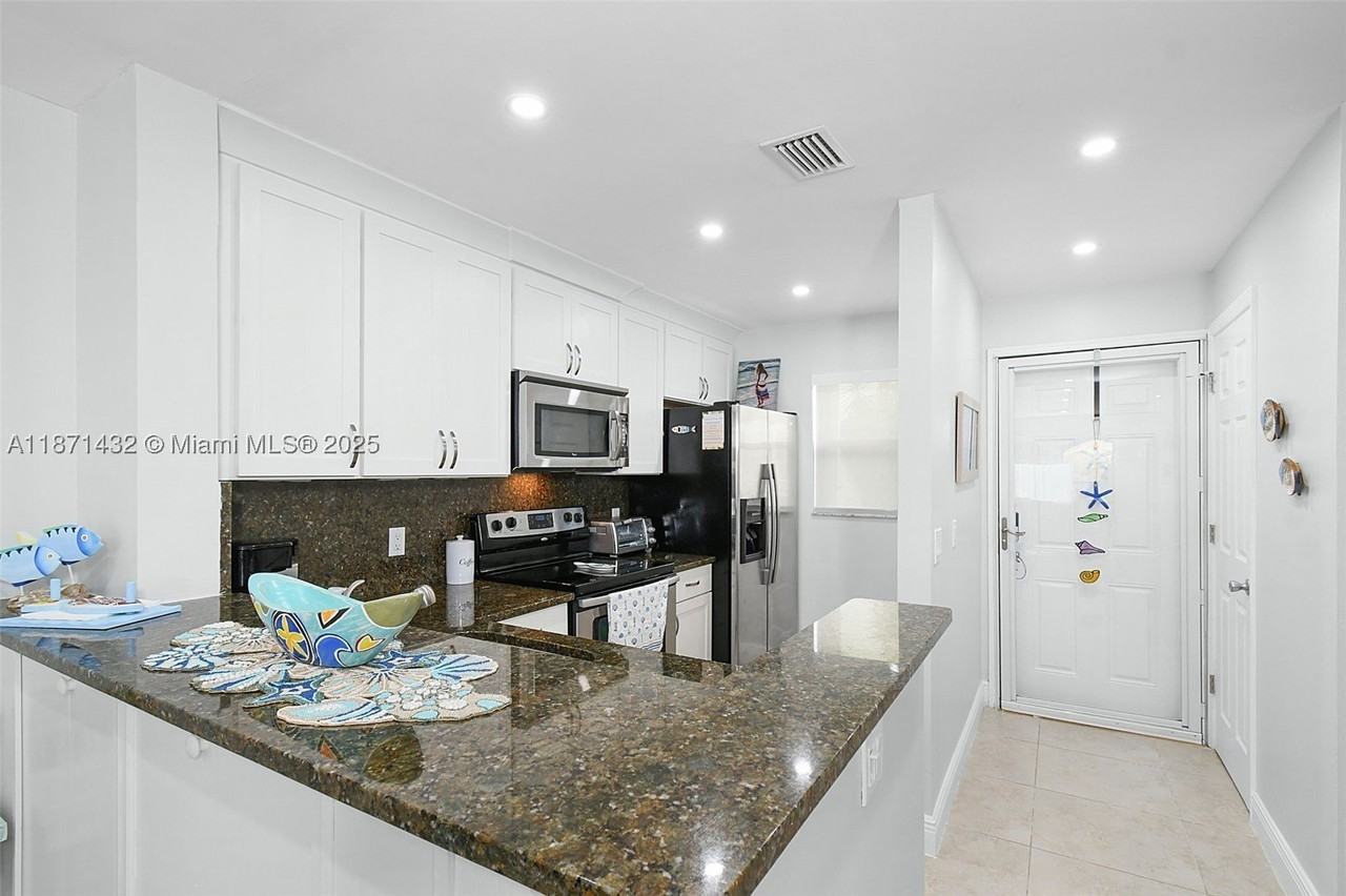9421 S Ocean Dr #90 - Photo 3 of 49