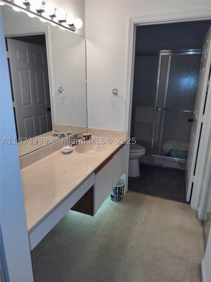 1002 Keystone Dr #F - Photo 6 of 10