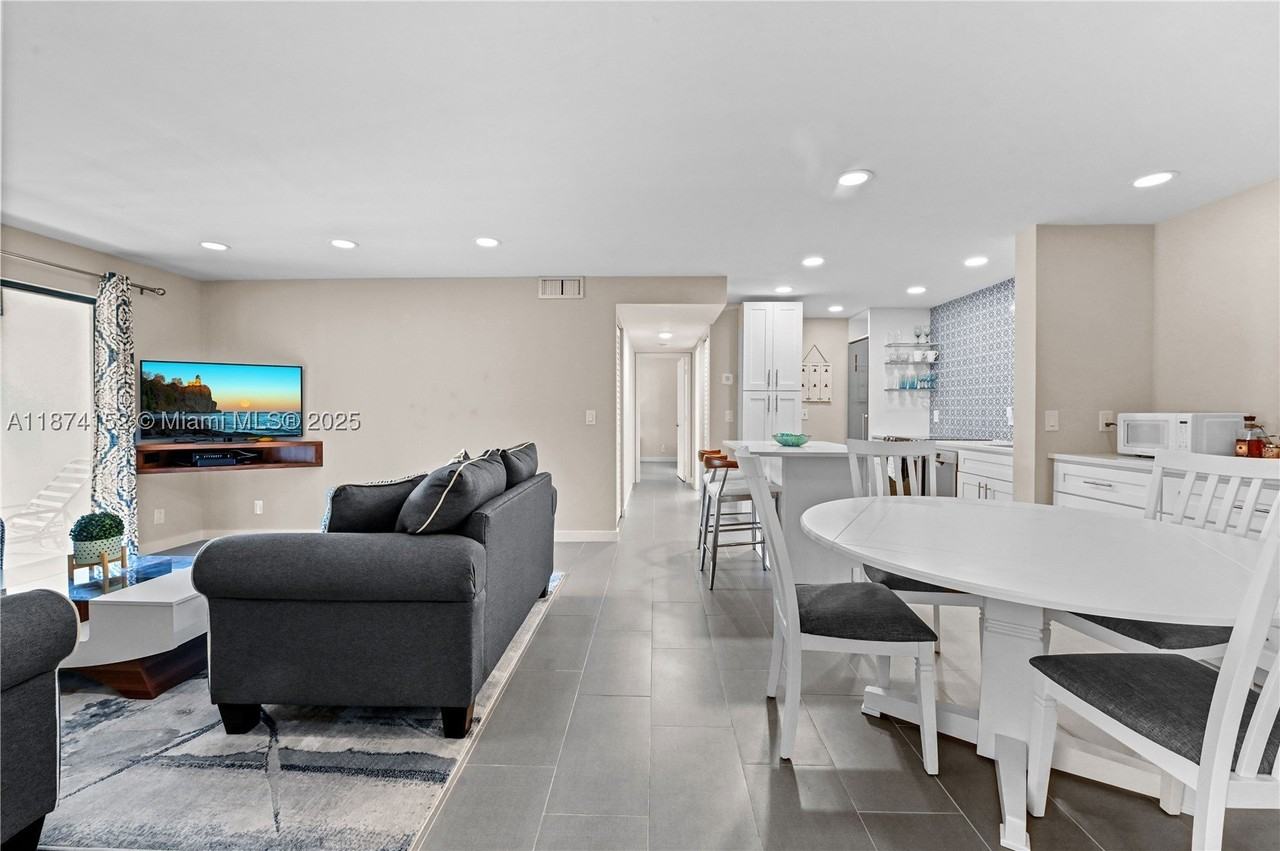 812 Sky Pine Way #C2 - Photo 4 of 25