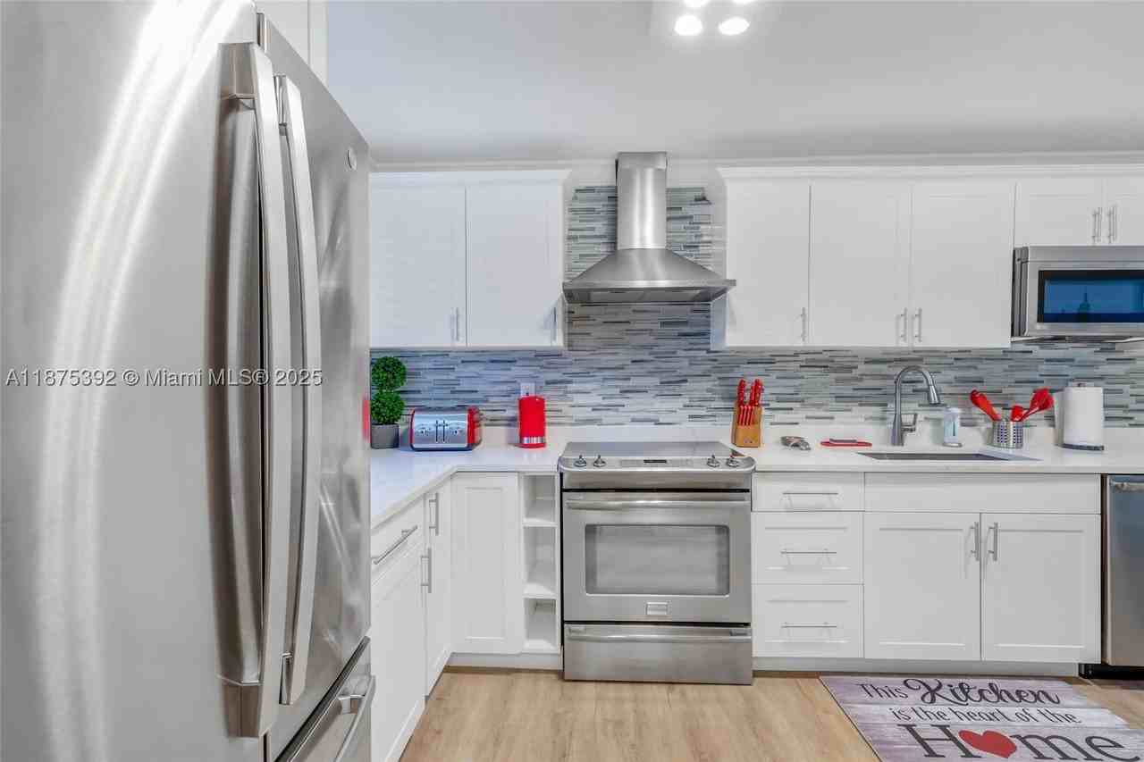 5740 Ne 19th Ave - Photo 6 of 49