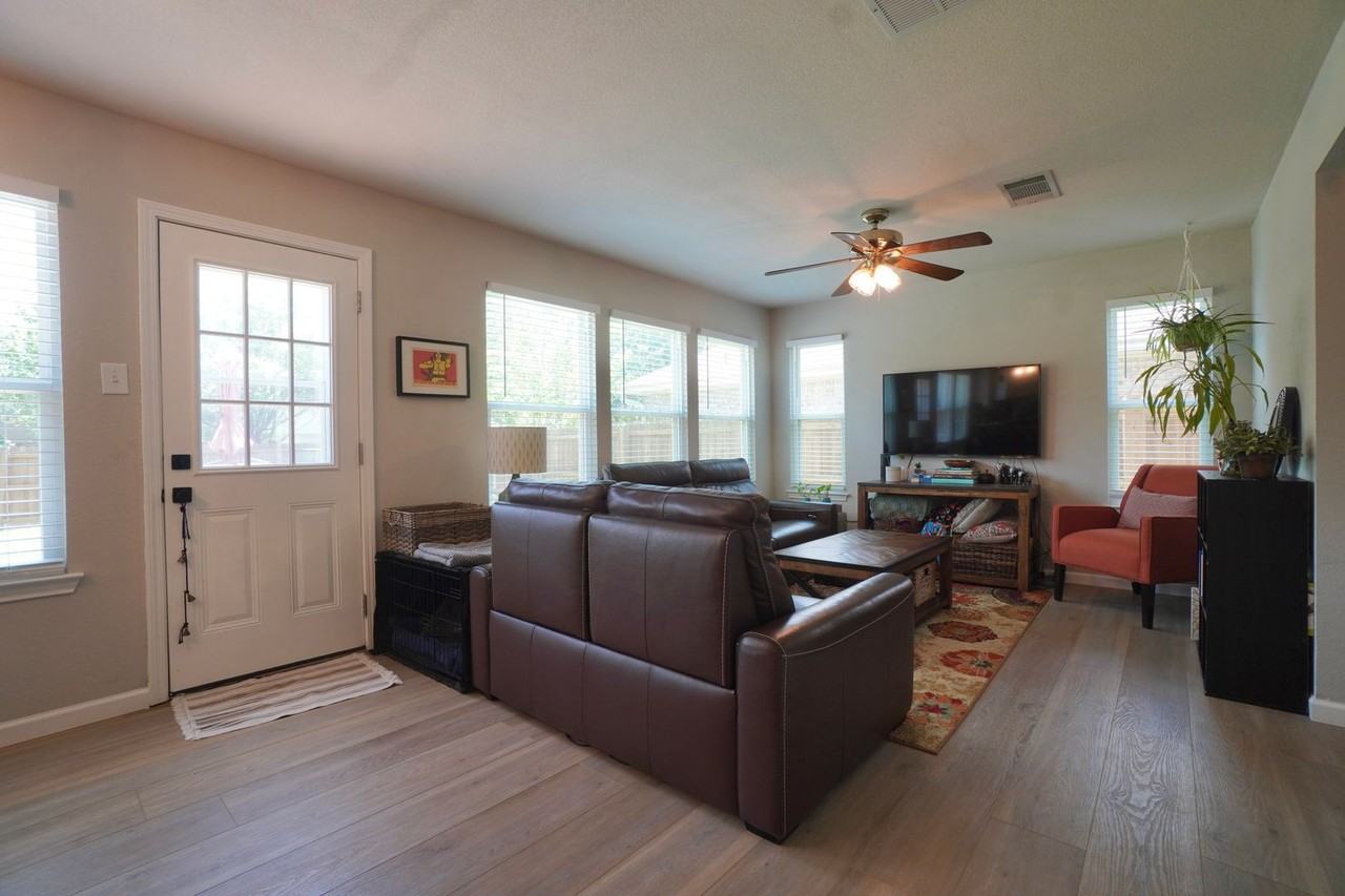 3001 Bernardino Cv - Photo 3 of 28