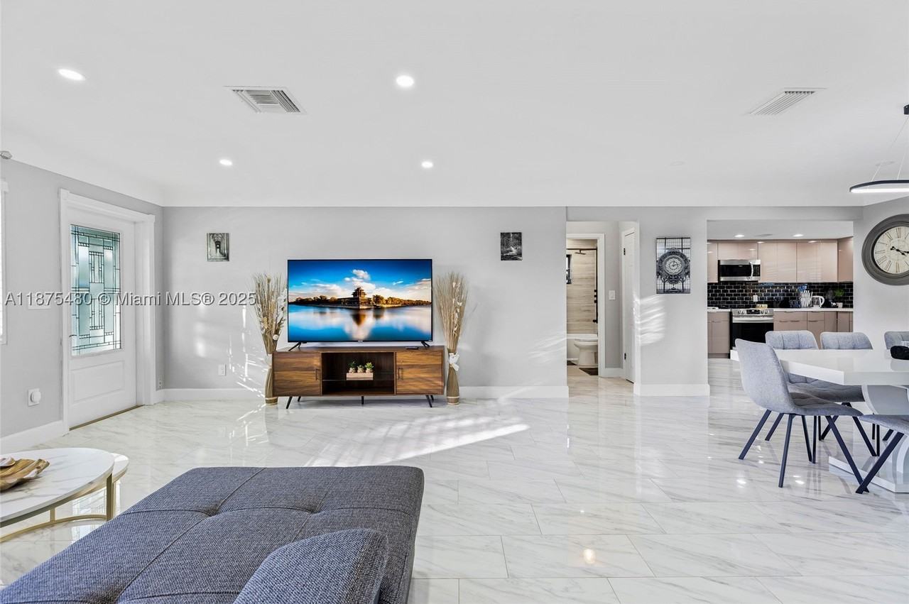 6600 Ne 20th Way - Photo 4 of 41