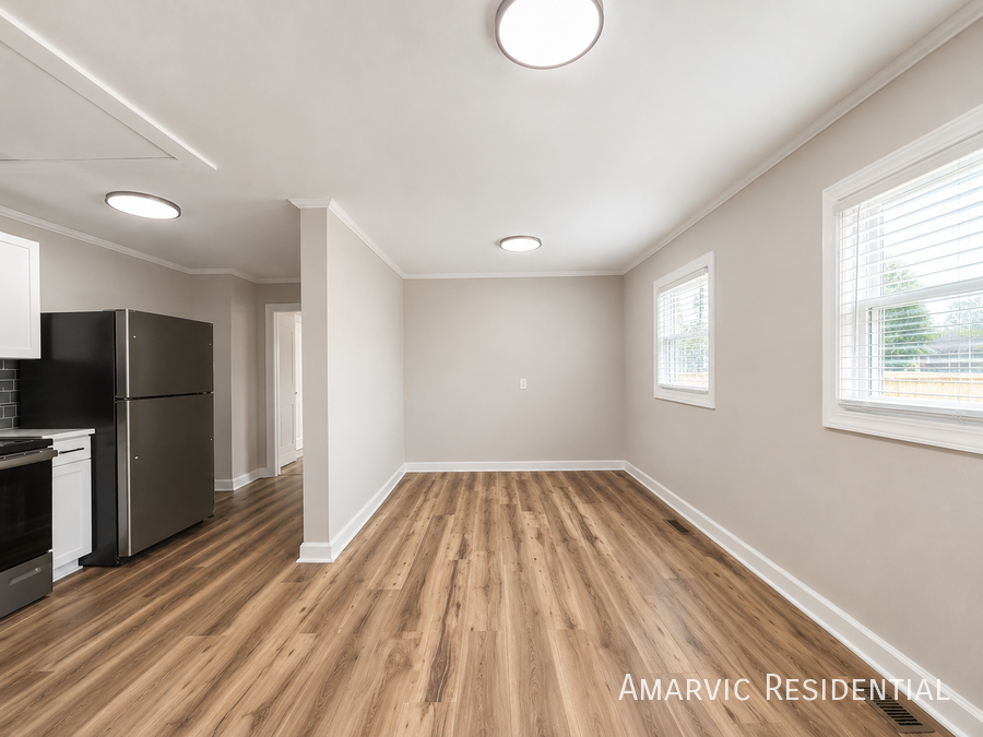 306 Watauga Ave - Photo 3 of 18