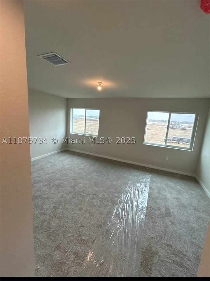 1070 Nw 6th Ter #1070 - Photo 2 of 7