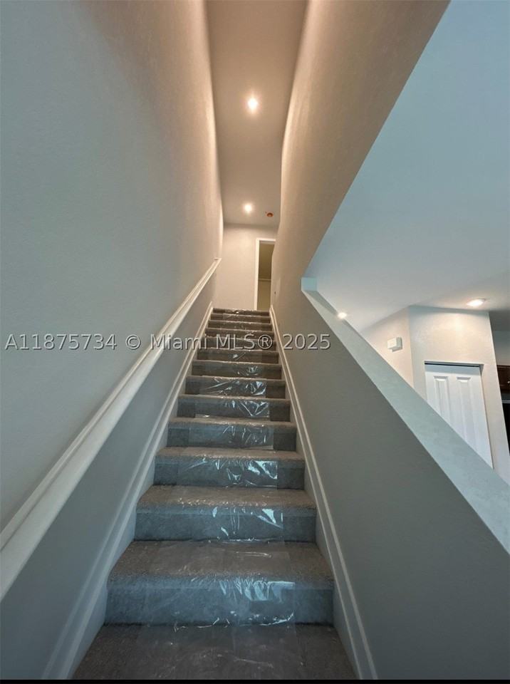 1070 Nw 6th Ter #1070 - Photo 3 of 7
