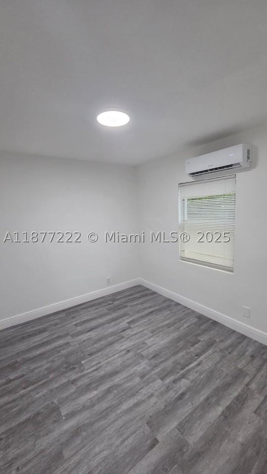 855 Nw 3rd Ter #6 - Photo 4 of 8