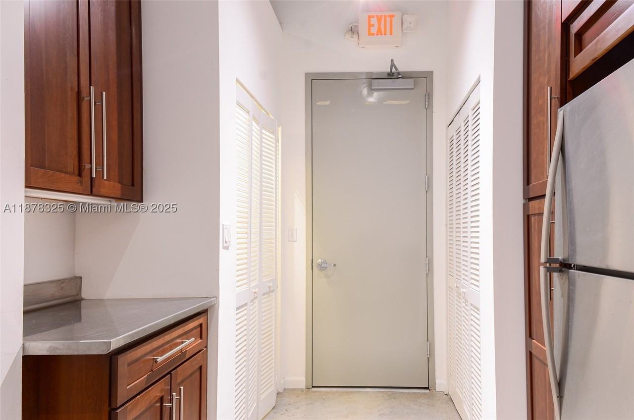 250 Nw 23rd St #308 - Photo 4 of 12
