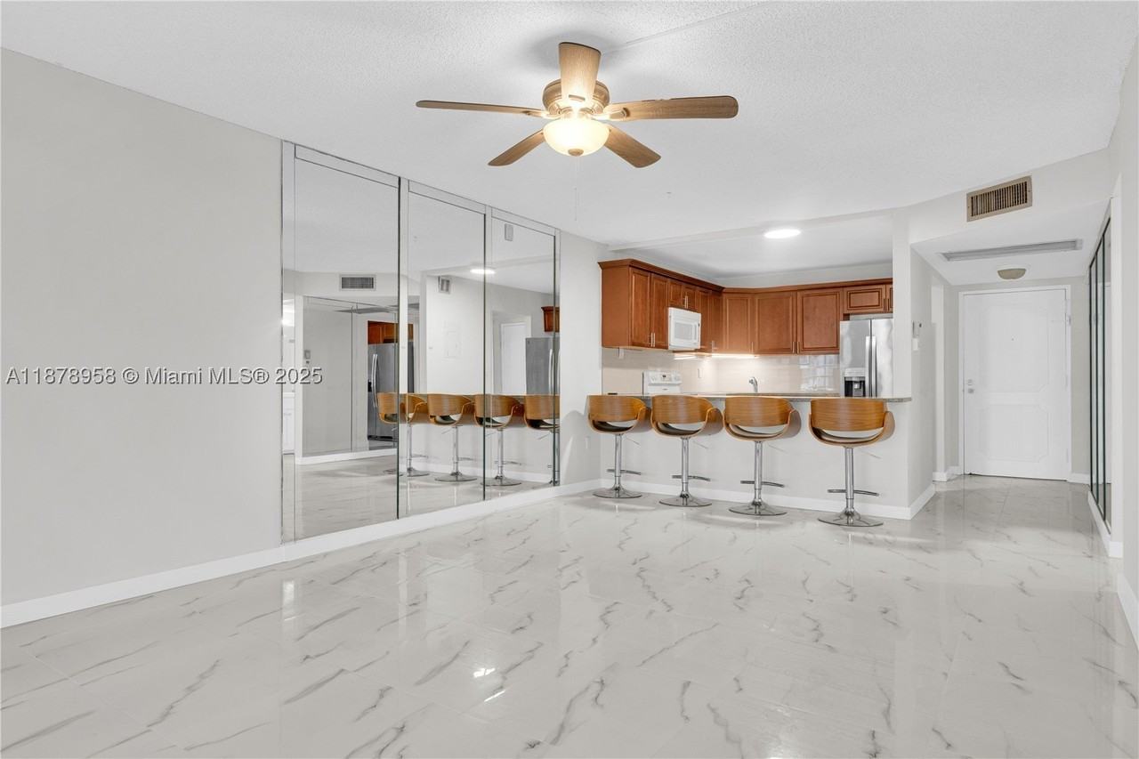 9355 Sw 8th St #425 - Photo 5 of 42