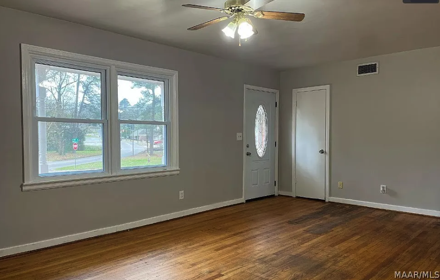 702 Cliff Rd - Photo 3 of 9
