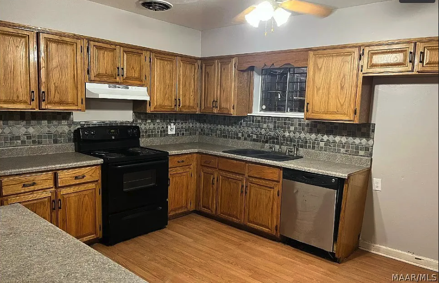 702 Cliff Rd - Photo 4 of 9