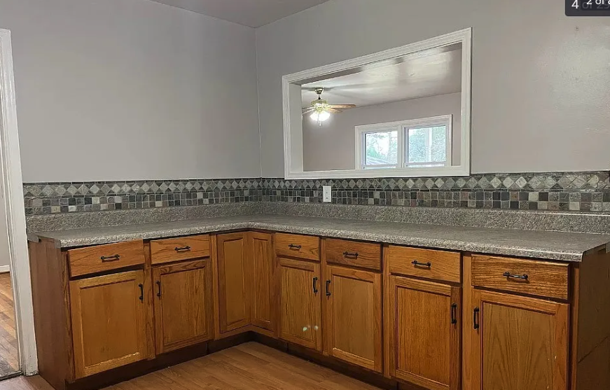 702 Cliff Rd - Photo 5 of 9