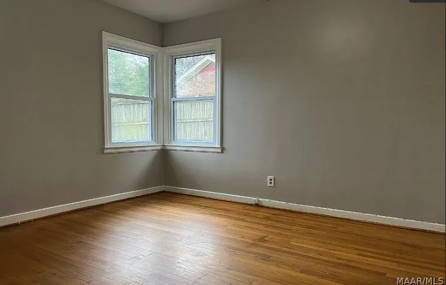 702 Cliff Rd - Photo 6 of 9