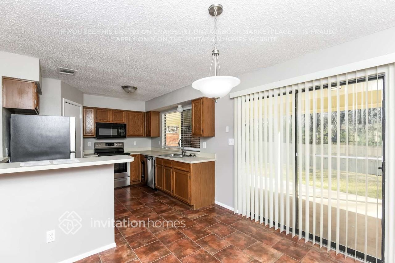 4346 Winchester Ct - Photo 4 of 16