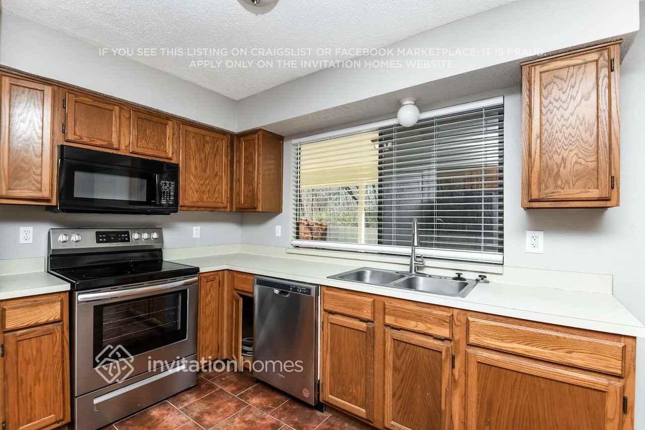4346 Winchester Ct - Photo 6 of 16