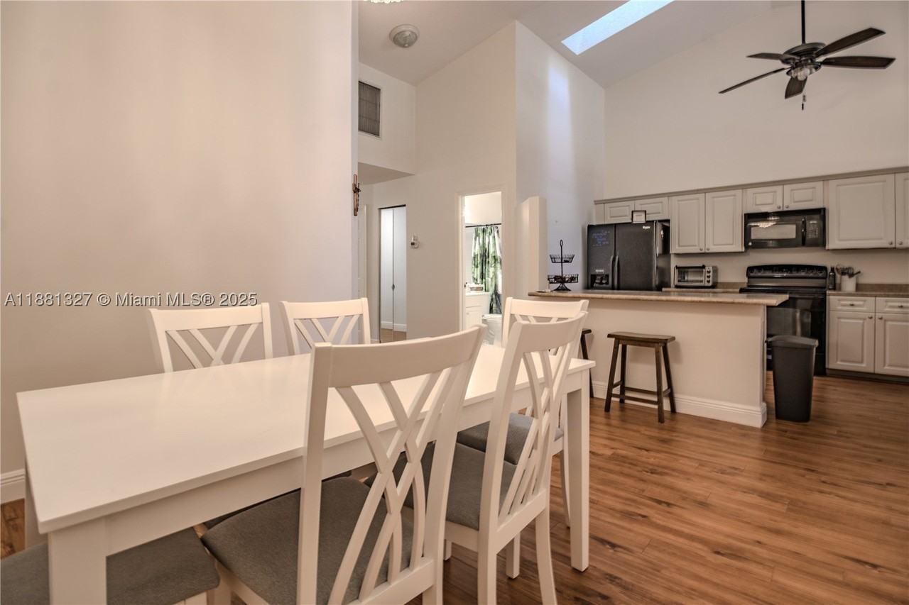 7652 Pinewalk Dr S #139 - Photo 4 of 26