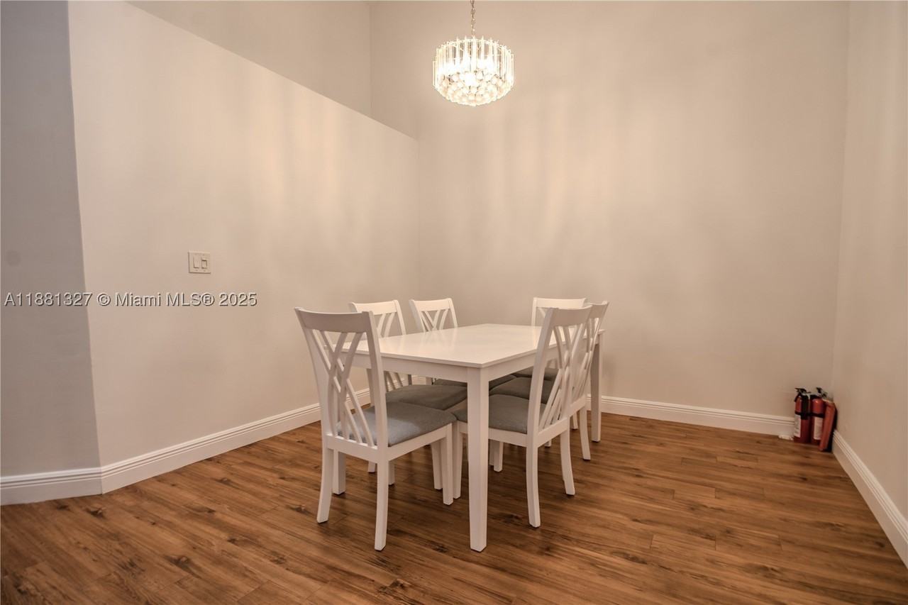 7652 Pinewalk Dr S #139 - Photo 5 of 26
