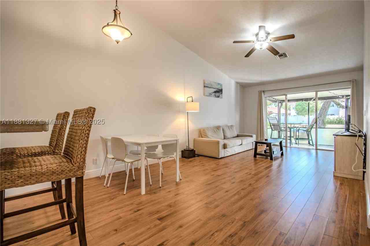 7652 Pinewalk Dr S #139 - Photo 6 of 26