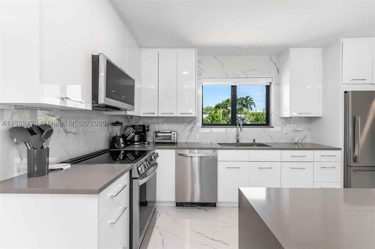 21230 Ne 25th Ct - Photo 6 of 50