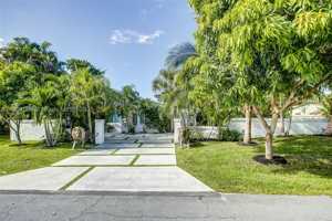 featured image of 2601 Ne 11th Ct