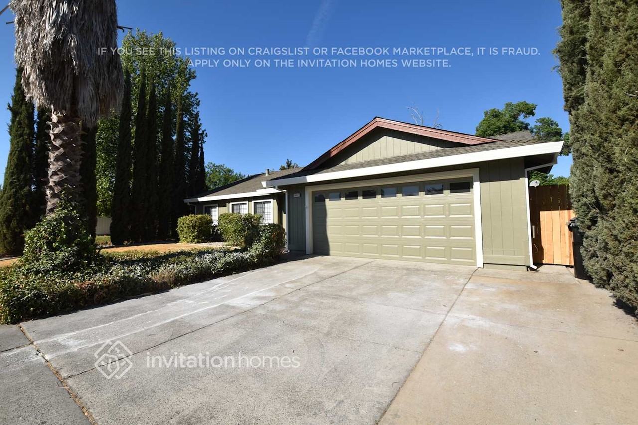 1247 Crescendo Dr - Photo 3 of 20