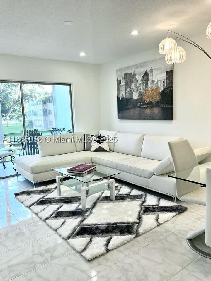 5051 W Oakland Park Blvd #204 - Photo 7 of 40