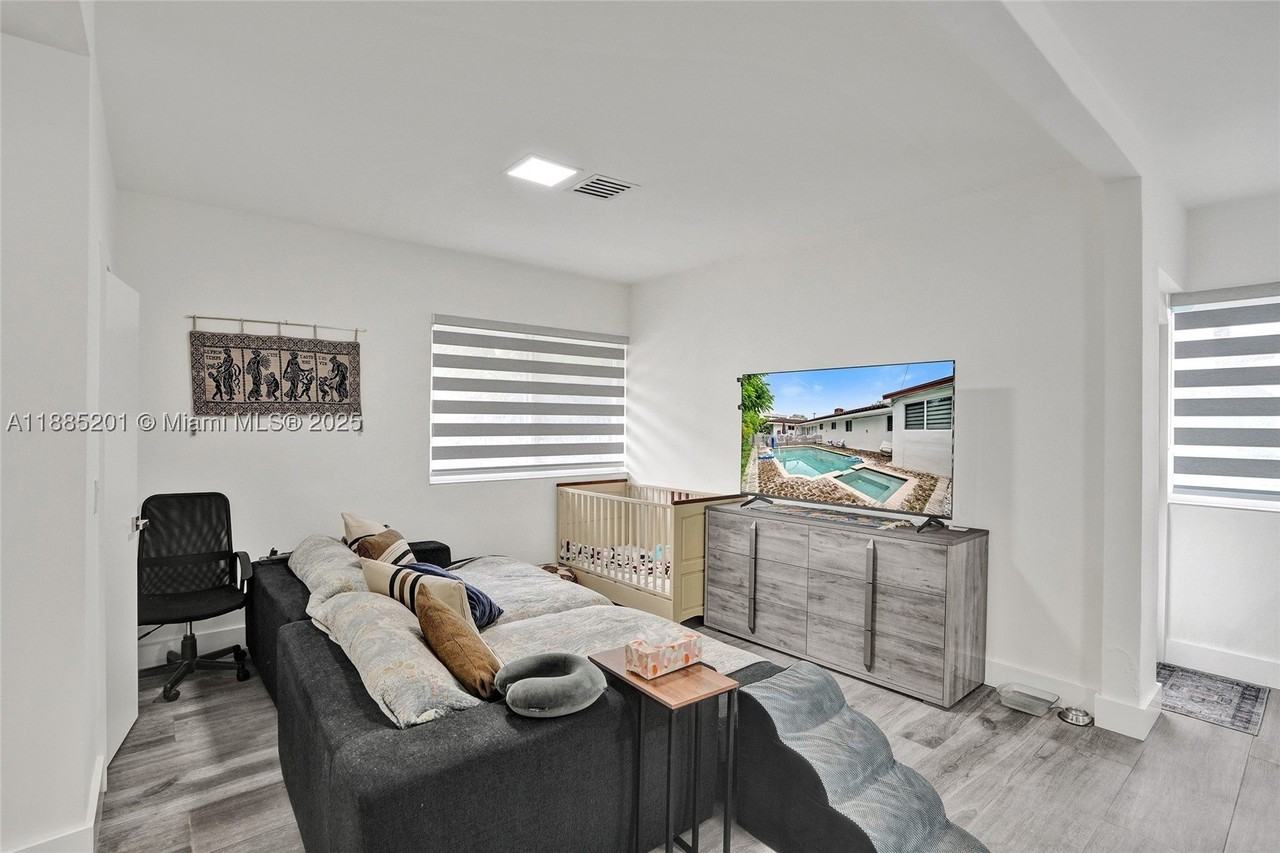 3784 Sheridan Ave - Photo 6 of 50