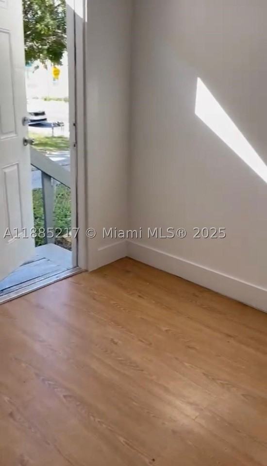 506 18th St #B - Photo 5 of 9