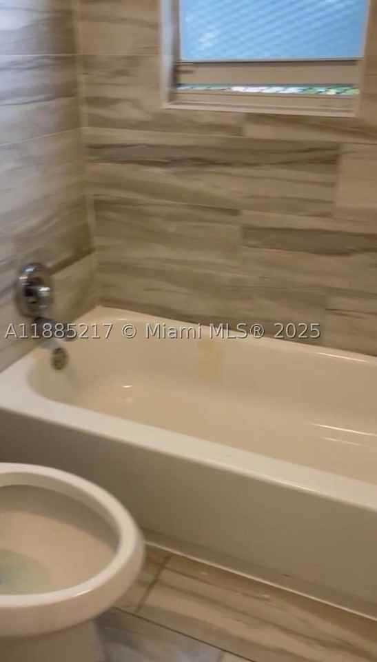 506 18th St #B - Photo 7 of 9