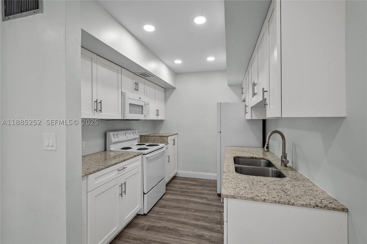 245 Ne 191st St #3014 - Photo 6 of 19
