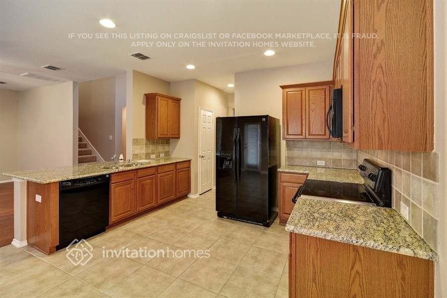 12316 Coral Dr - Photo 4 of 18