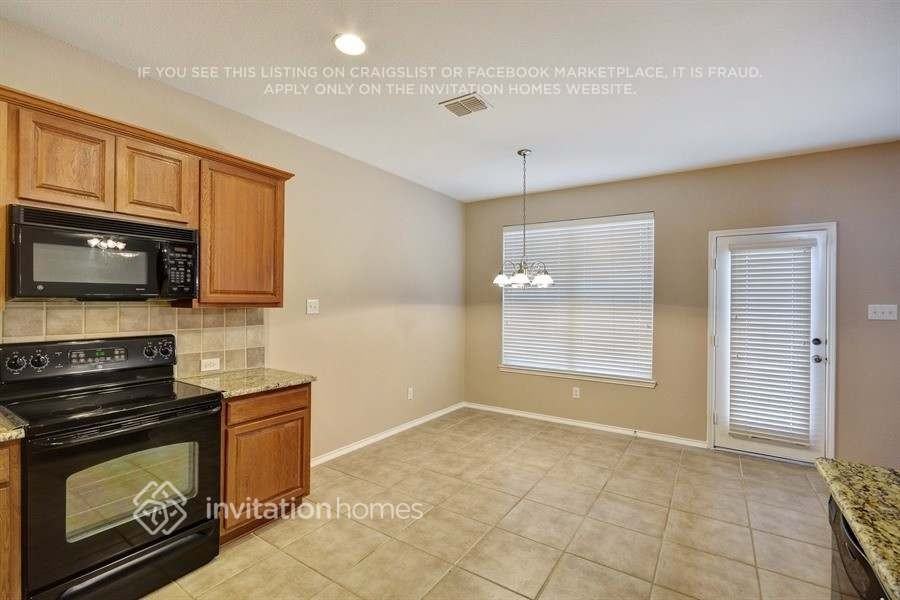 12316 Coral Dr - Photo 5 of 18