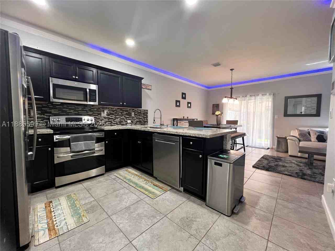 159 Se 34th Ave - Photo 6 of 27