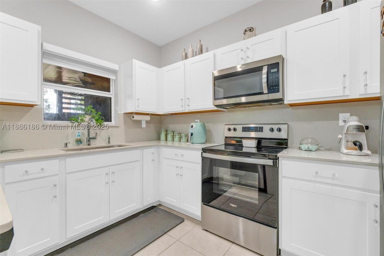 424 Ne 4th Ave #424 - Photo 5 of 50