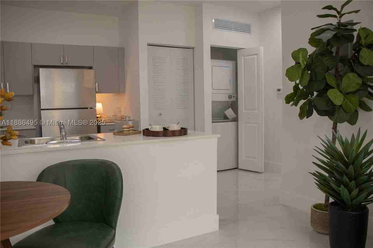 1453 W 29th St #307 - Photo 5 of 21
