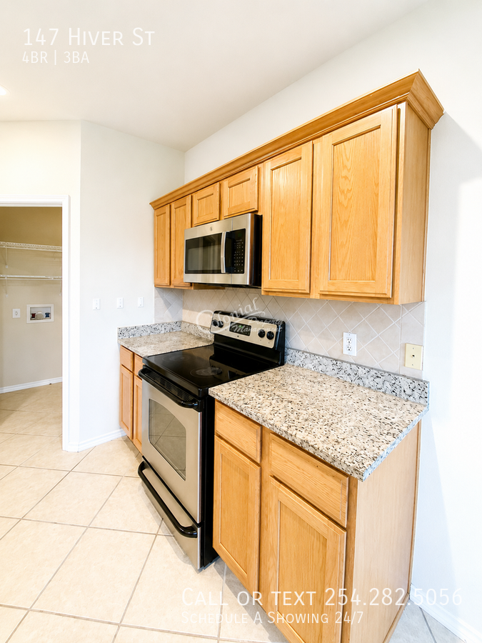 147 Hiver St - Photo 4 of 25