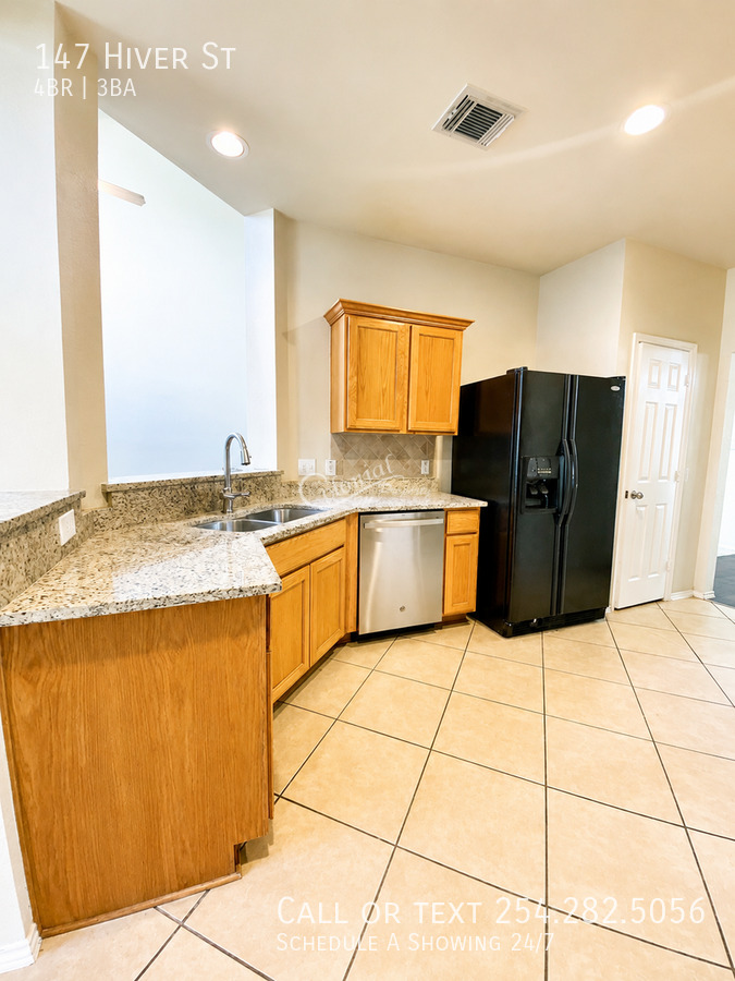147 Hiver St - Photo 5 of 25