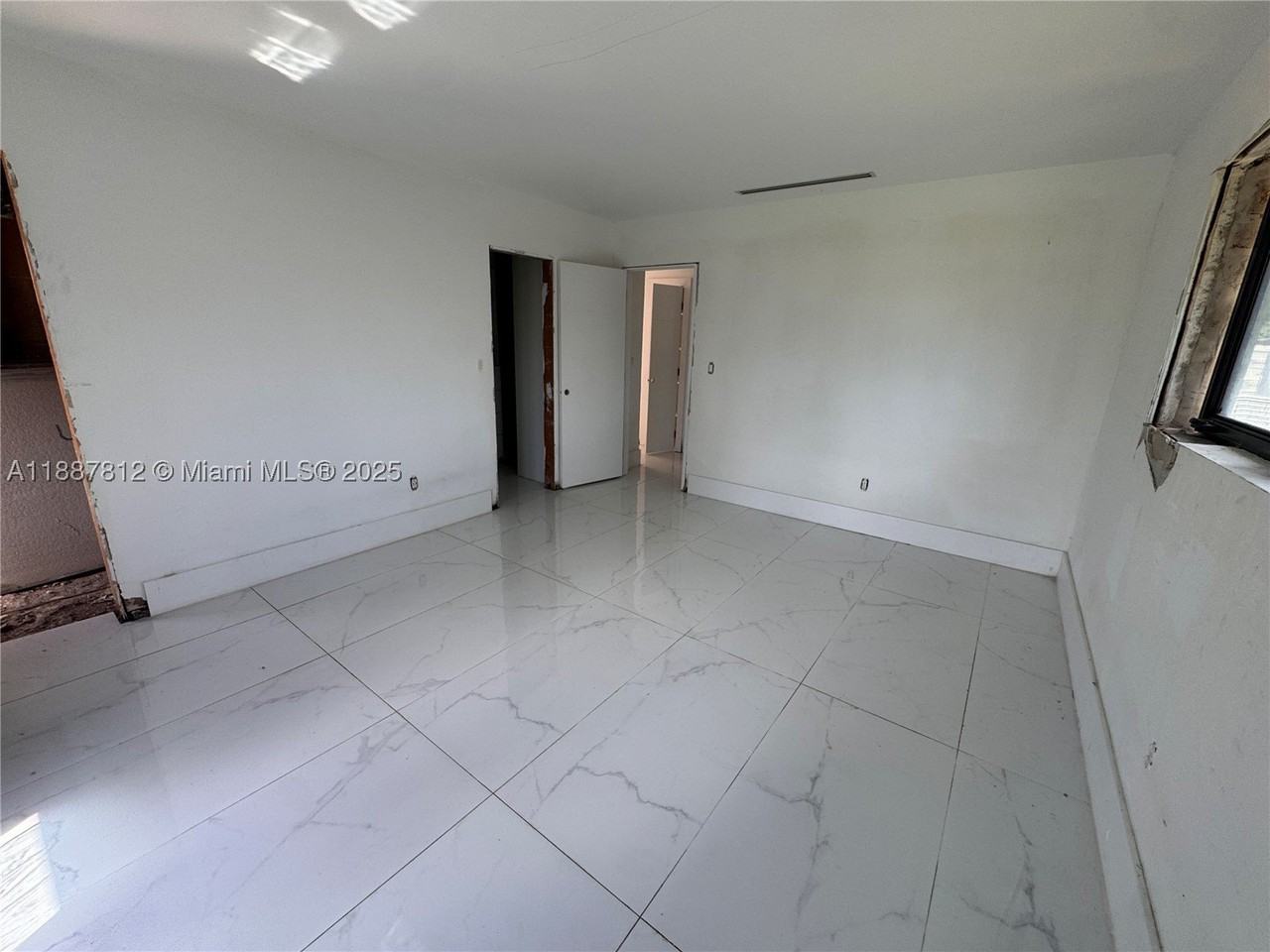 444 Nw 21st St - Photo 6 of 22