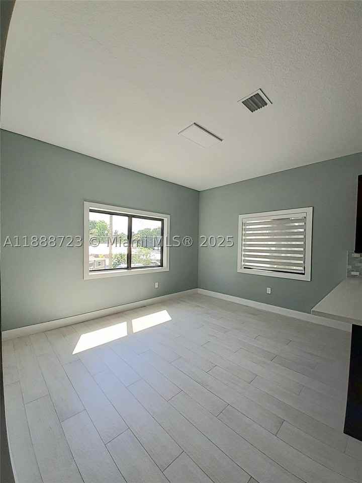 23 Jenny Ln #2 - Photo 4 of 38