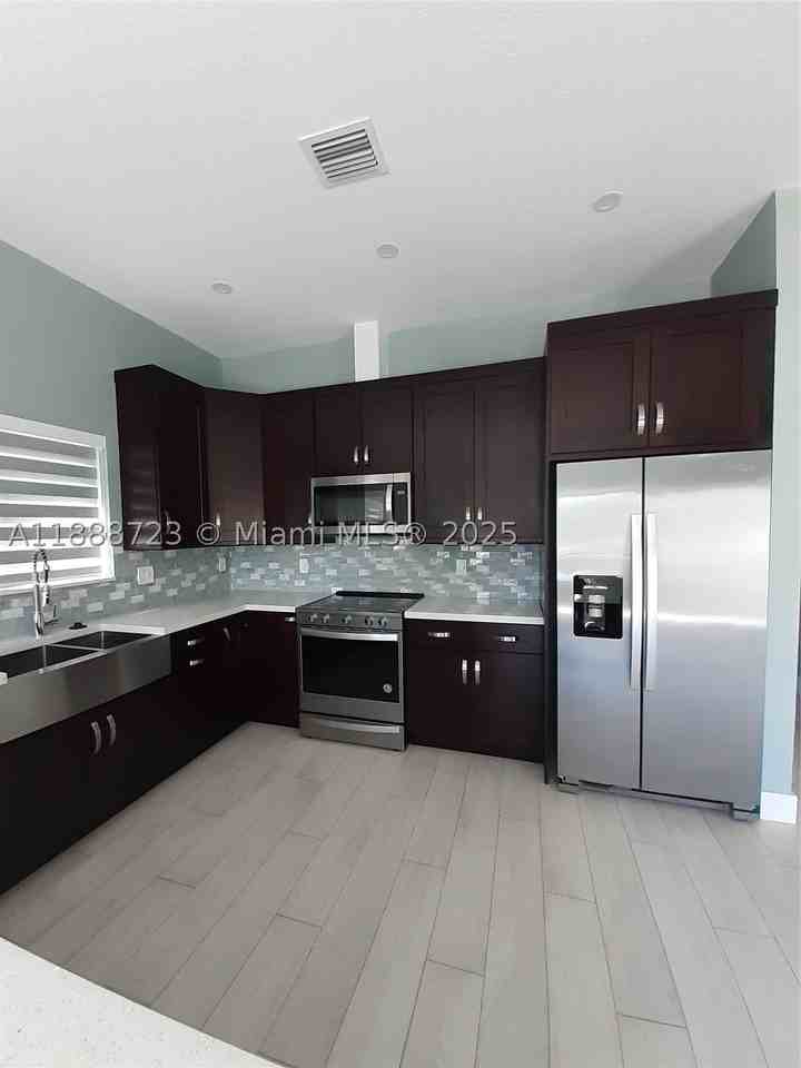 23 Jenny Ln #2 - Photo 7 of 38