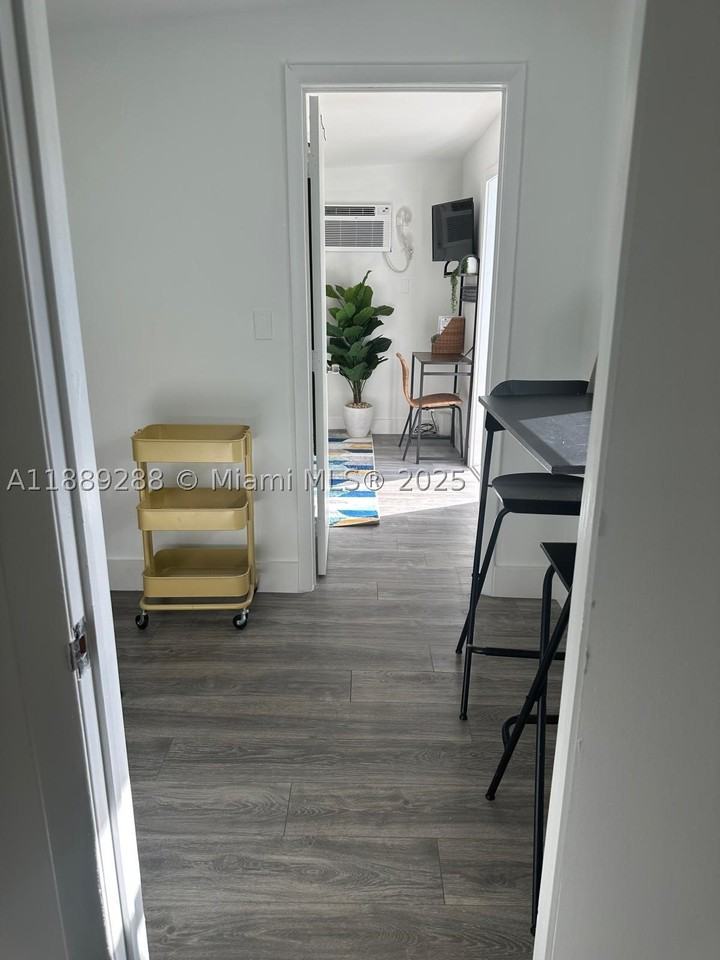 2943 Sw 36th Ave - Photo 5 of 12