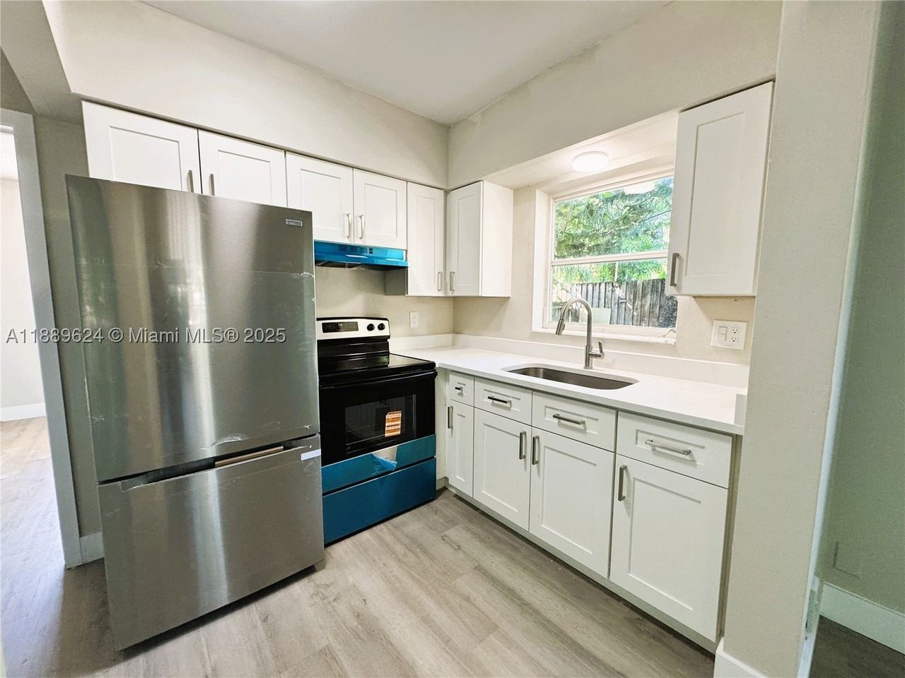 4317 Ne 21st Ave #4 - Photo 3 of 6