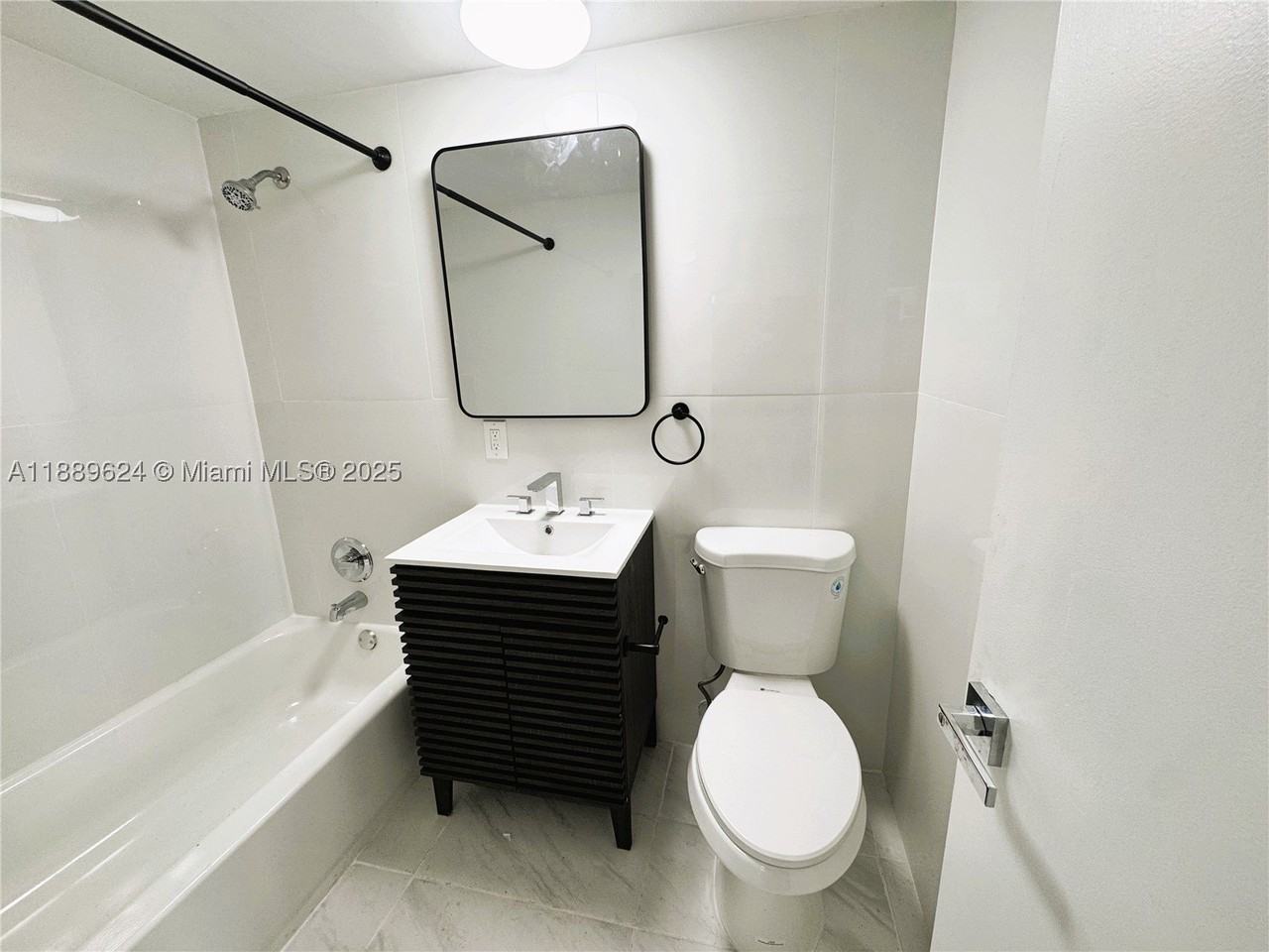 4317 Ne 21st Ave #4 - Photo 5 of 6