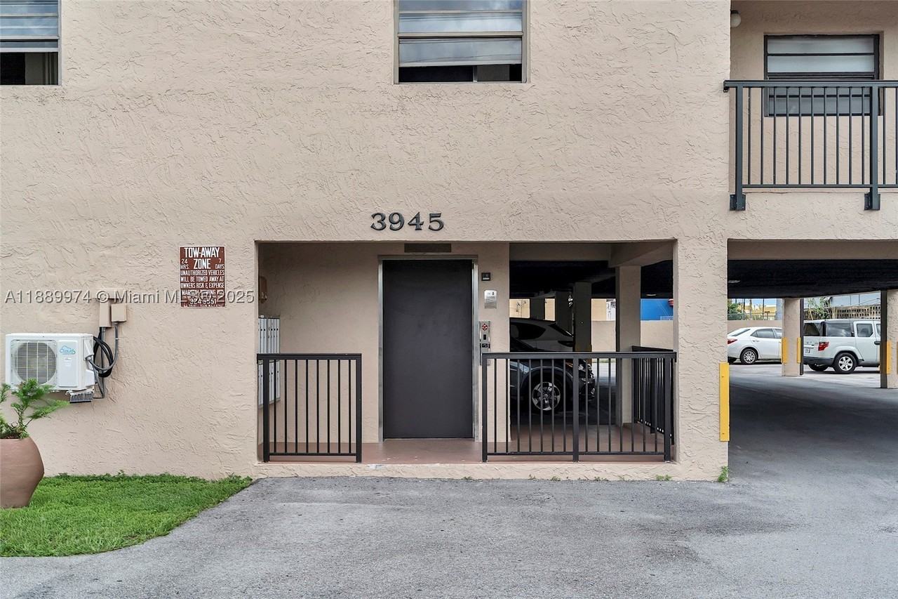3945 Sw 89th Ave #201 - Photo 2 of 24
