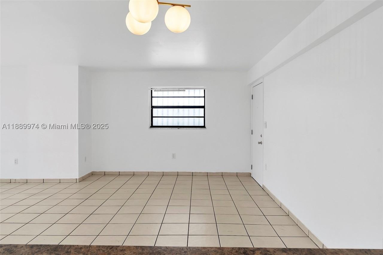 3945 Sw 89th Ave #201 - Photo 7 of 24