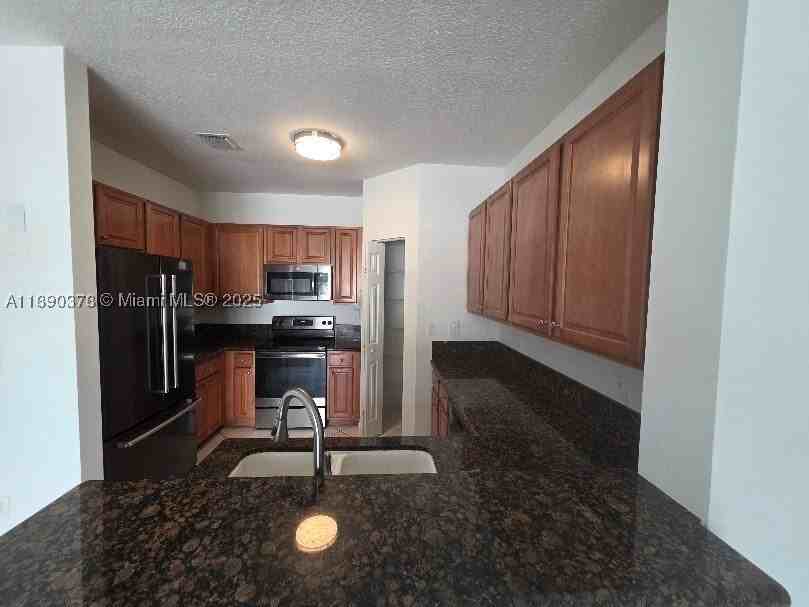 11525 Nw 71st St #11525 - Photo 7 of 20